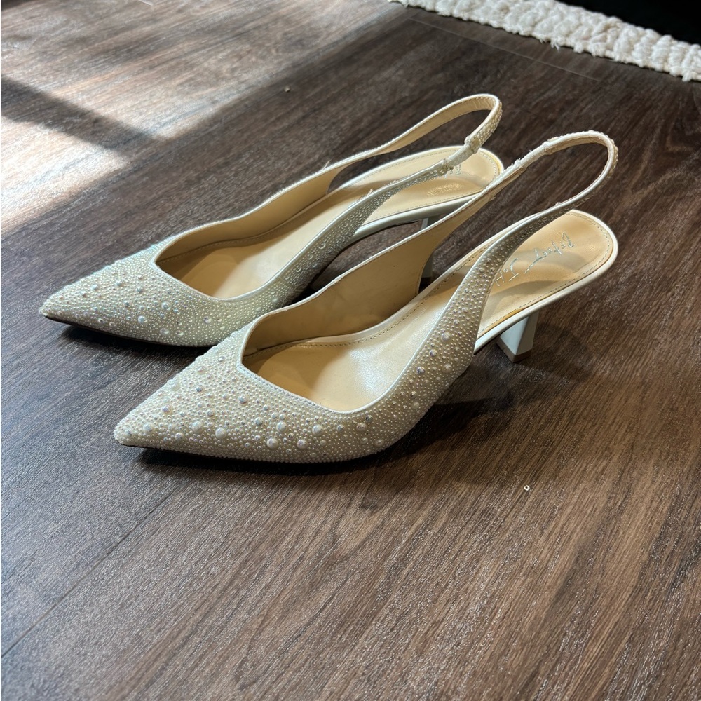 Betsey Johnson Ivory Slingback Heels - Picture 3 of 5